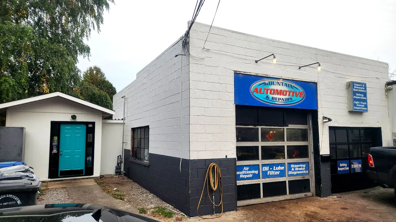 The Mountain Automotive shop at 122 Mountain Rd, Grimsby